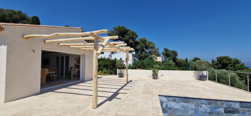 Pergola adossée en Rondins Acacia type Bois flotté - Var - 83